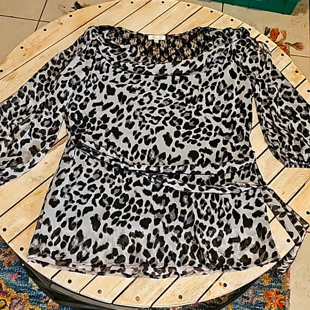 💥4 for $25💥women's leopard pattern Blouse with open sleeves and belt